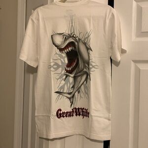 ⛱️Summer clean-out! 🌞 NWOT white shark tee, size small